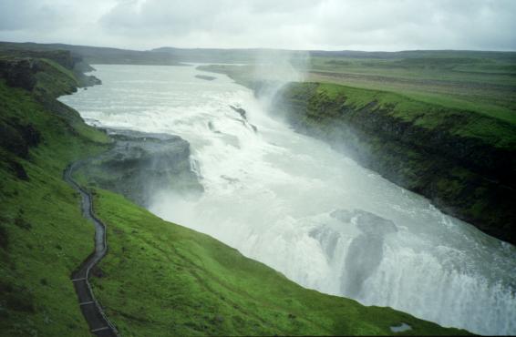 The view down the pathway leading to Gullfoss itself